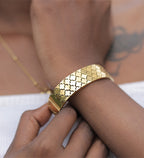 Elegant Patterned Gold Bracelet – Zevaae Jewels