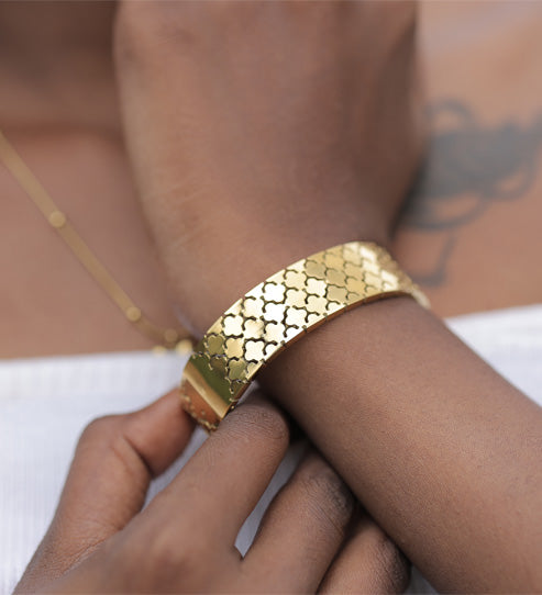 Elegant Patterned Gold Bracelet – Zevaae Jewels